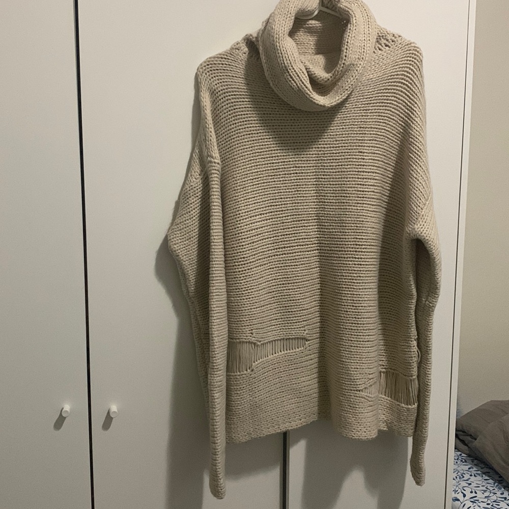 Woman large size sweater (unworn but without tag)